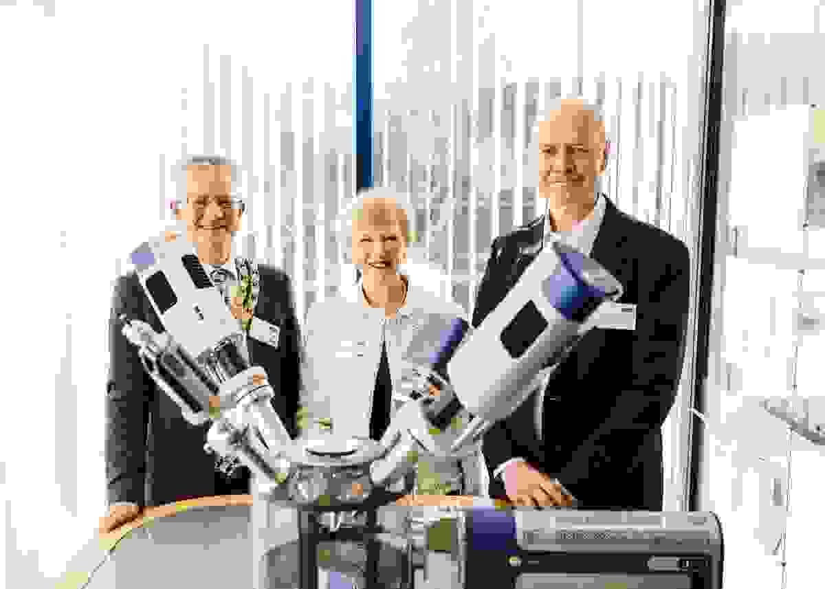﻿Left to right: Cllr. Paul Turner, Mayor of High Wycombe, Countess Howe, Lord-Lieutenant of Buckinghamshire, and Dr. Ian Wilcock, Managing Director of Oxford Instruments’ Materials Analysis group.