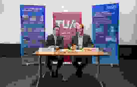 Oxford Instruments and  Eindhoven University of Technology are signing of a Memorandum of Understanding.