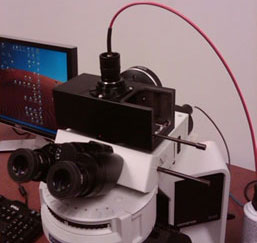 Configuring an upright microscope with optical fiber coupling