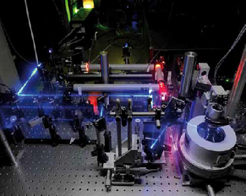 Quantum dot micro-photoluminescence setup showing the cryostat, the microscope objective, and various excitation beams